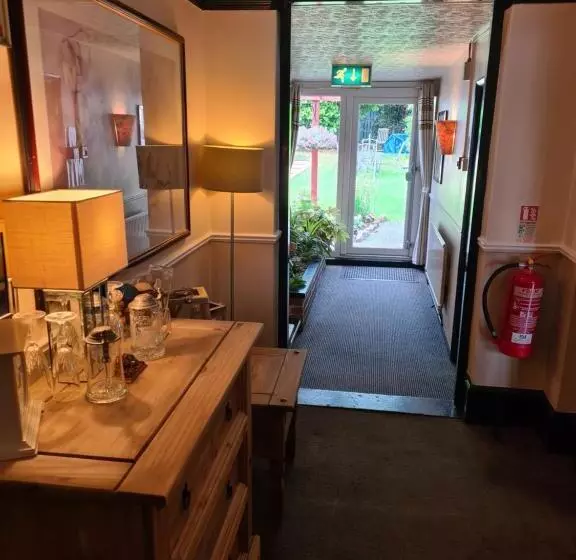 Fotos del hotel Tudor Lodge:  16