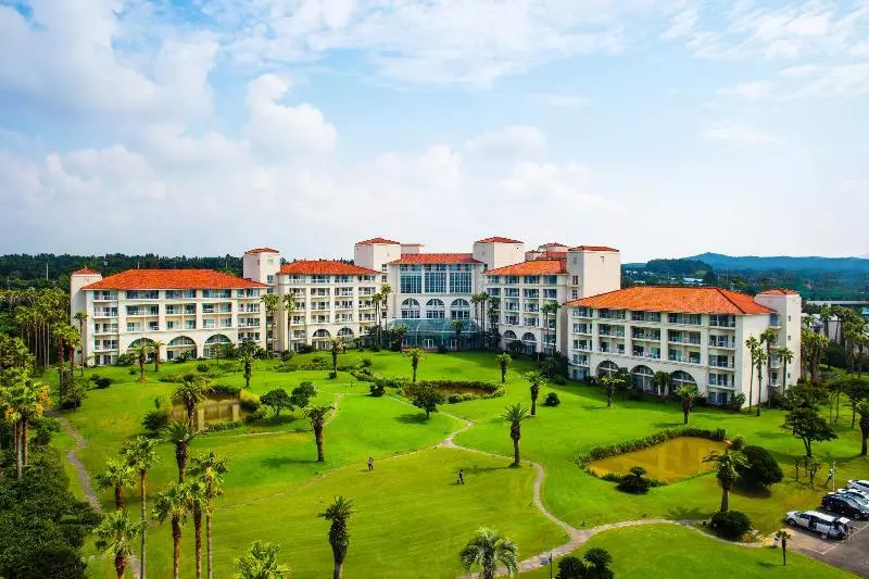 Shineville Luxury Resort