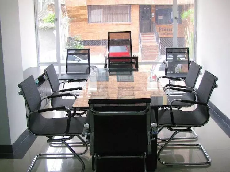 Fotos del hotel Regency Suites La Feria:  12