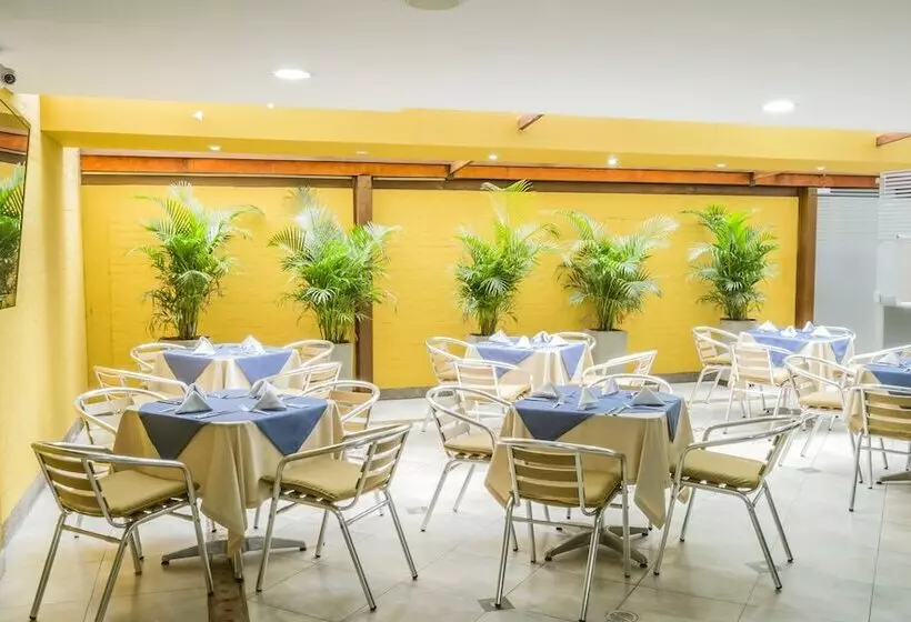 Fotos del hotel Regency Suites La Feria:  11