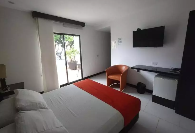 Fotos del hotel Puerta De San Antonio:  6