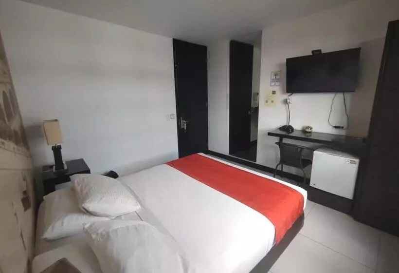 Fotos del hotel Puerta De San Antonio:  8