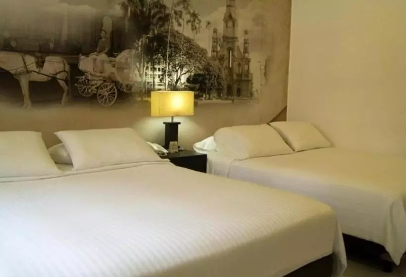 Fotos del hotel Puerta De San Antonio:  16