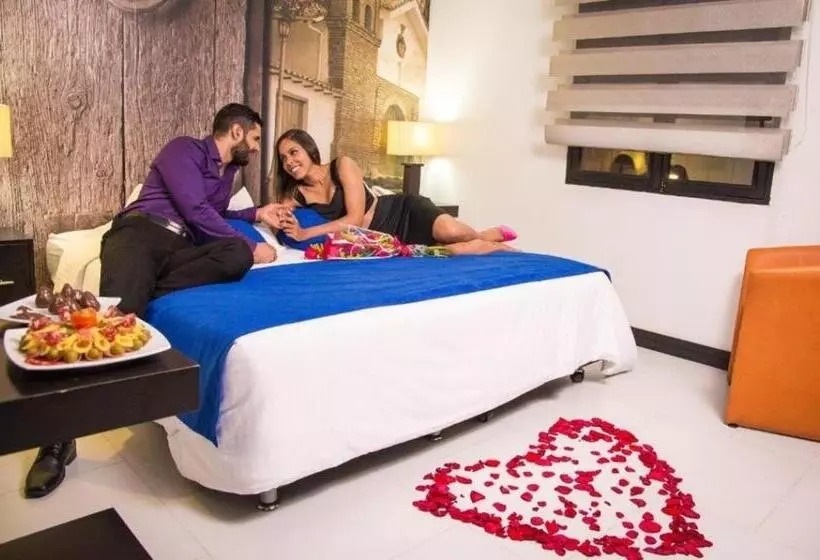 Fotos del hotel Puerta De San Antonio:  24