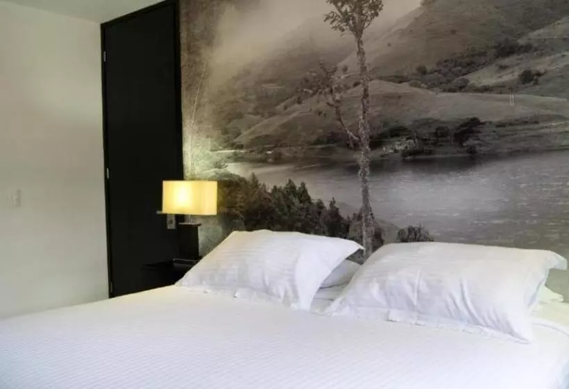 Fotos del hotel Puerta De San Antonio:  10