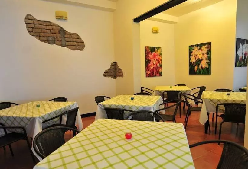 Fotos del hotel Puerta De San Antonio:  9