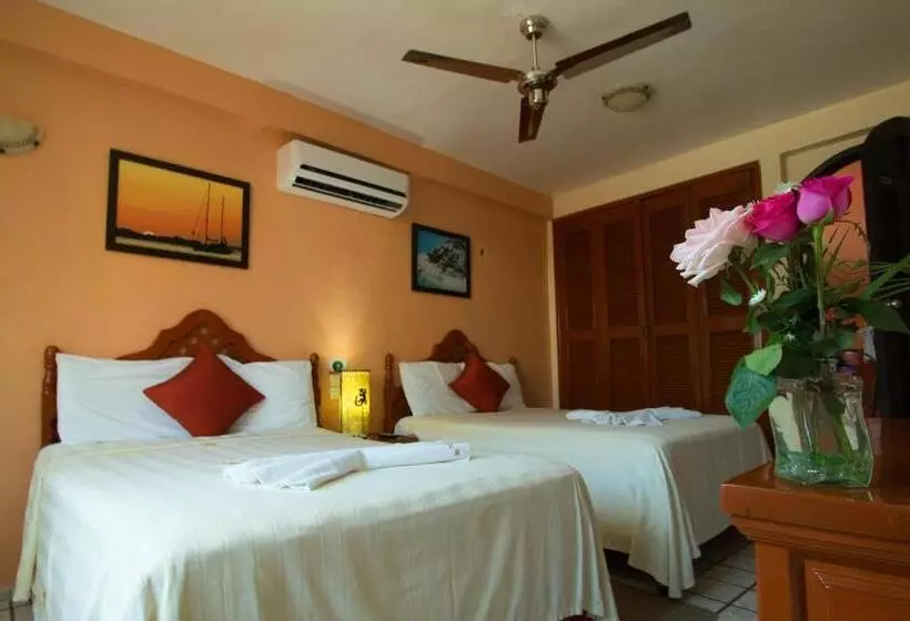 Fotos del hotel & Restaurant Bucaneros, Isla Mujeres:  8