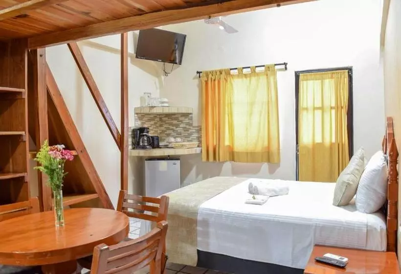 & Restaurant Bucaneros, Isla Mujeres