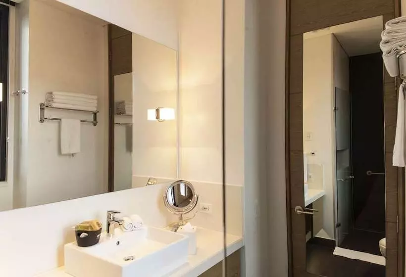 Fotos del hotel 8010 Urban Living:  13