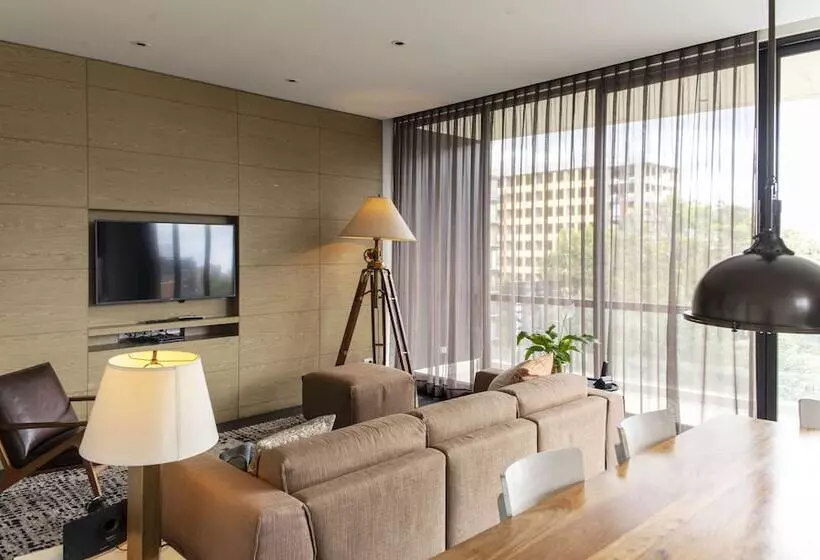 Fotos del hotel 8010 Urban Living:  8