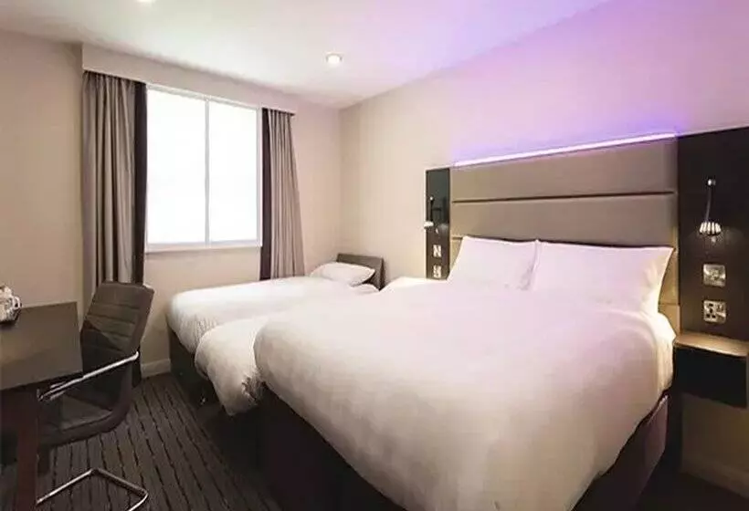 Fotos del hotel Premier Inn London City - Old Street:  11