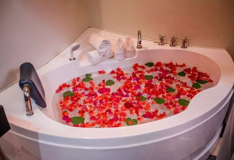 Fotos del hotel The Sanctuary Villa Battambang:  2