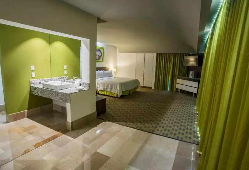 Fotos del hotel Holiday Inn Queretaro Zona Krystal:  16