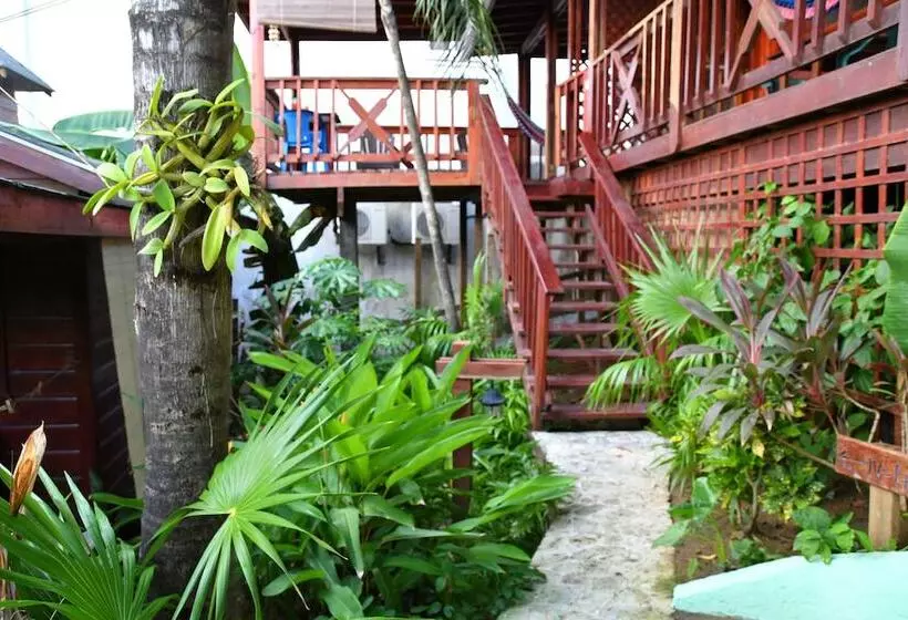 Fotos del hotel West Bay Lodge:  8