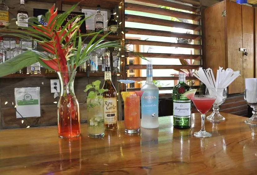 Fotos del hotel West Bay Lodge:  3