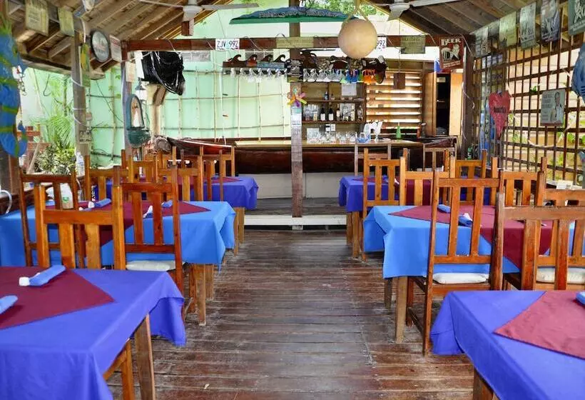 Fotos del hotel West Bay Lodge:  2