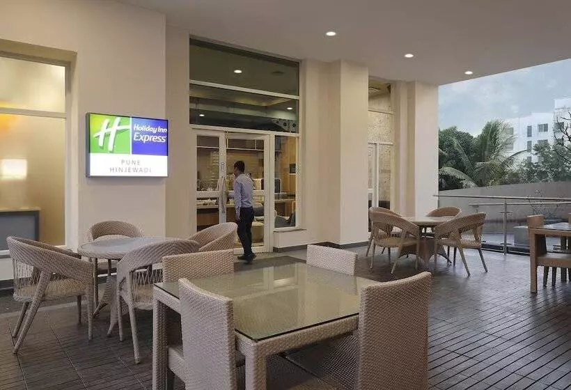 Fotos del hotel Holiday Inn Express Pune Hinjewadi, An Ihg:  2