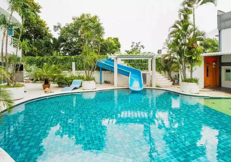 Fotos del hotel Capital O 998 The Magnolias Pattaya Boutique Resort:  10