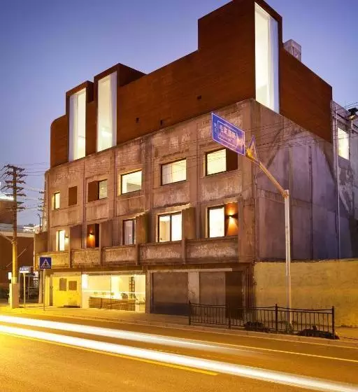 The Waterhouse At South Bund