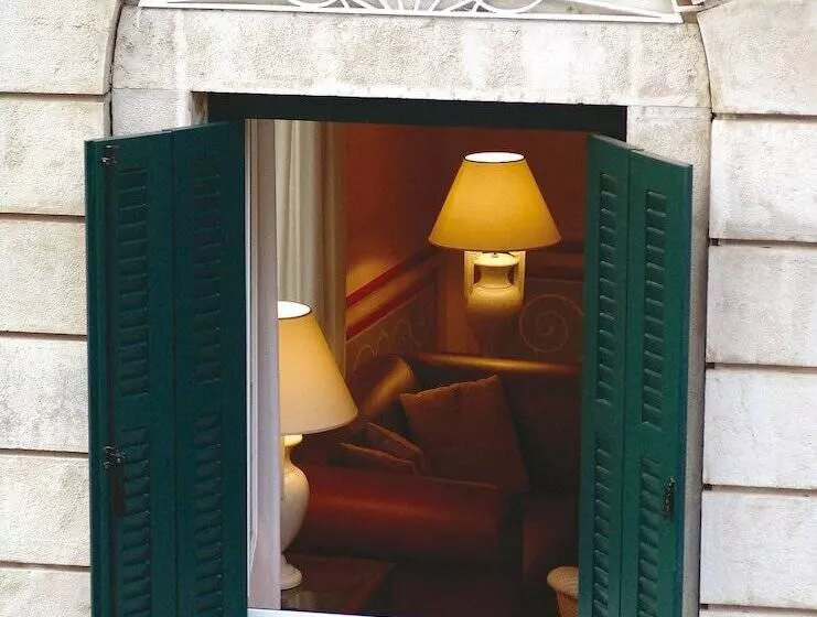 Siora Vittoria Boutique