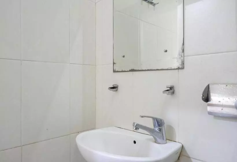 Fotos del hotel Reddoorz Plus @ Hotel Asih Uny:  2