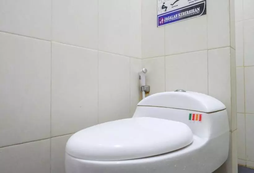 Fotos del hotel Reddoorz Plus @ Hotel Asih Uny:  4