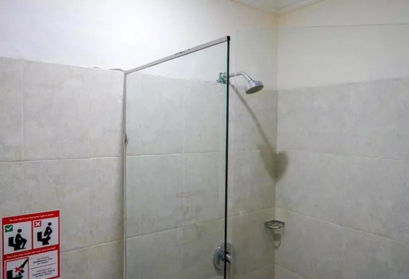 Fotos del hotel Reddoorz Plus @ Hotel Asih Uny:  14