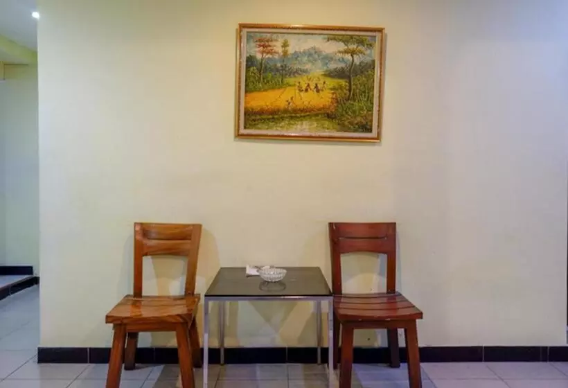 Fotos del hotel Reddoorz Plus @ Hotel Asih Uny:  16
