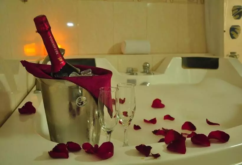 Fotos del hotel Kingdom:  5