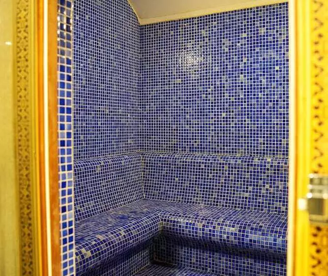 Fotos del hotel Grand Aras Hotel & Suites:  18