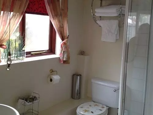 Fotos del hotel Home From Home Guest House:  2