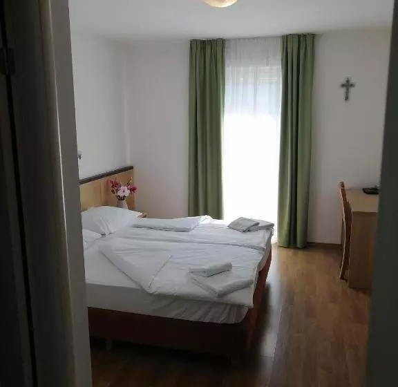 Fotos del hotel Dina:  18