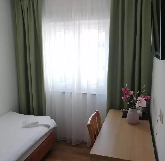 Fotos del hotel Dina:  15