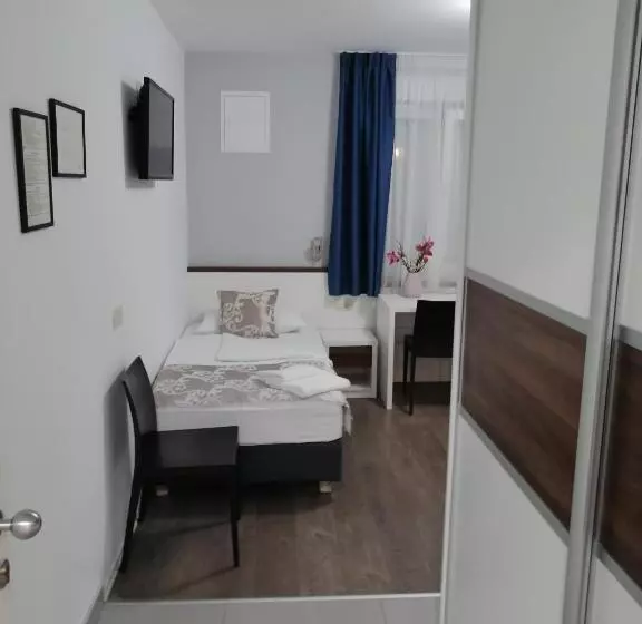 Fotos del hotel Dina:  12