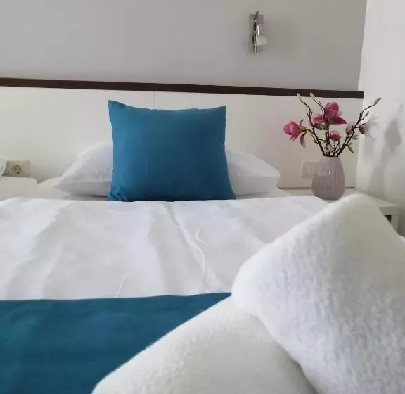 Fotos del hotel Dina:  23