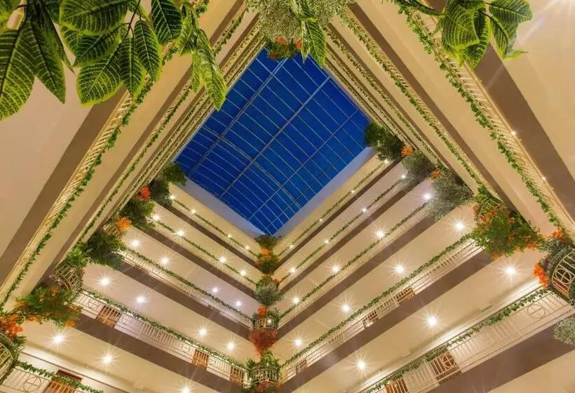 Fotos del hotel Three Seasons Place:  8