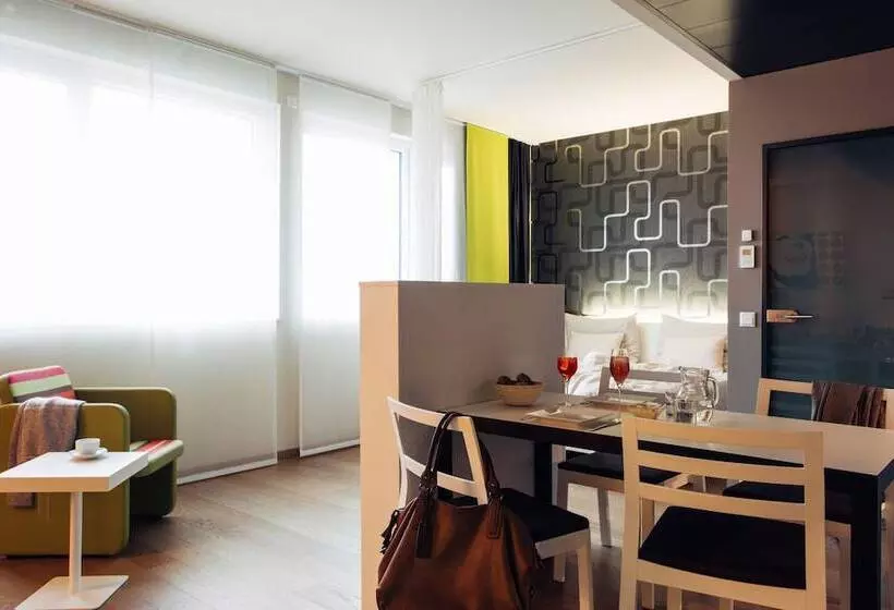 Fotos del hotel Harry S Home  & Apartments:  20