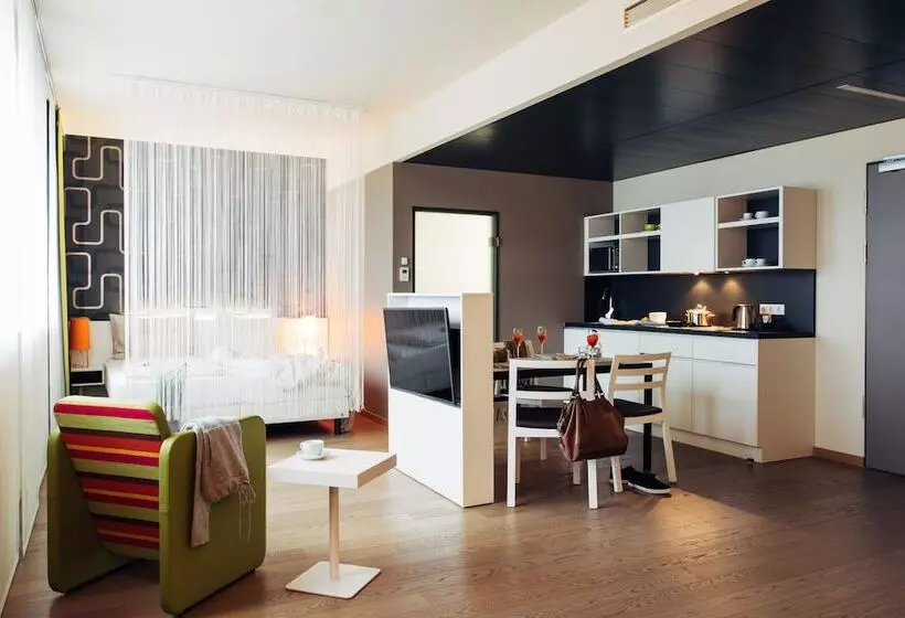 Fotos del hotel Harry S Home  & Apartments:  15