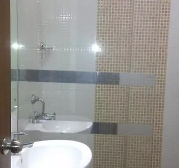 Fotos del hotel Capital O75673 Sri Krishna S Suites:  7