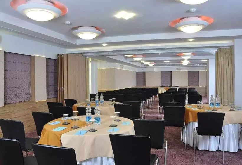 Fotos del hotel Niharika:  13