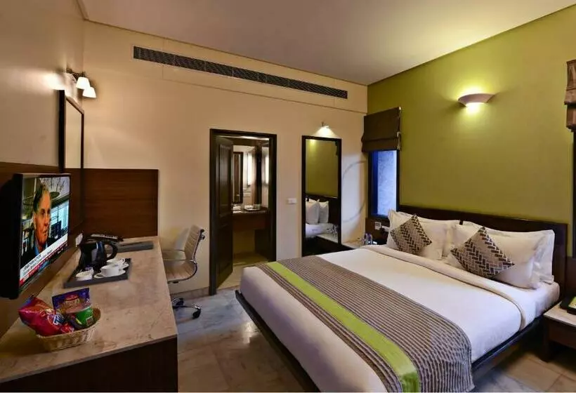 Fotos del hotel Leisure Inn Grand Chanakya:  16