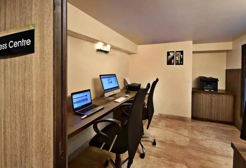 Fotos del hotel Leisure Inn Grand Chanakya:  6