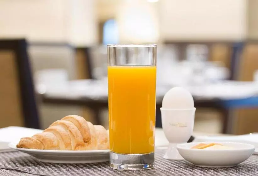 Fotos del hotel Leisure Inn Grand Chanakya:  14