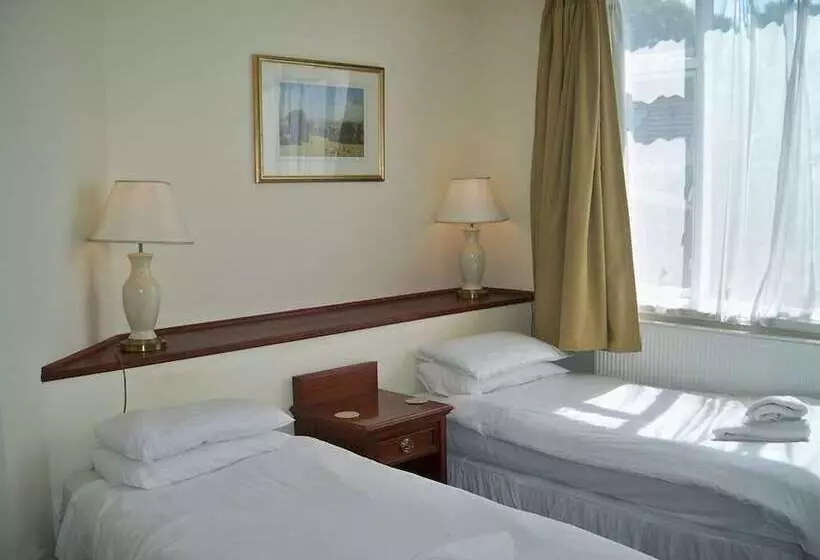 Nelson And Railway Inn