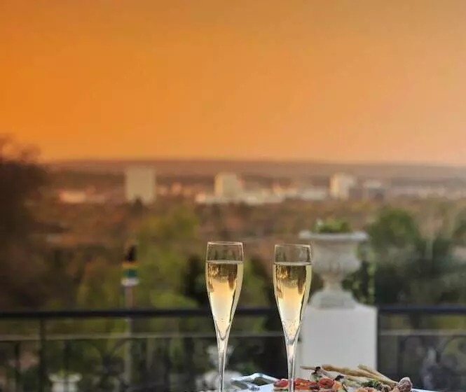 Fotos del hotel 131 On Herbert Baker Street:  9