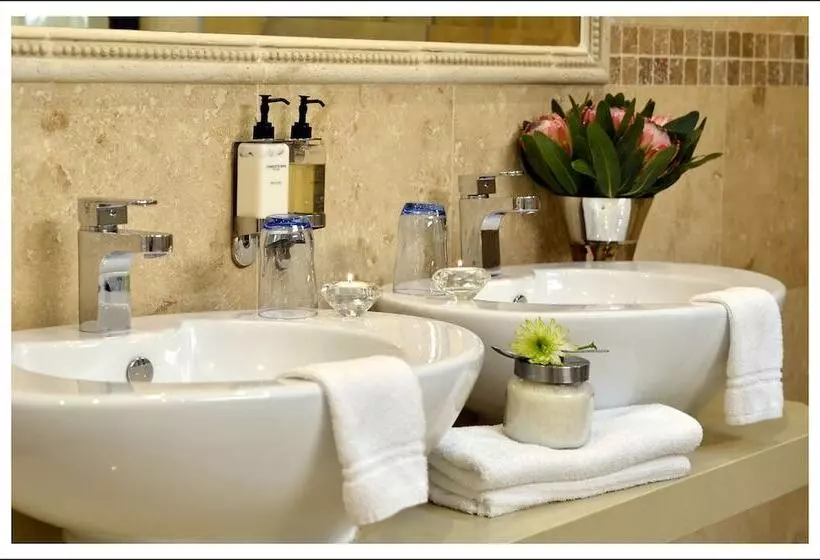 Fotos del hotel 131 On Herbert Baker Street:  7