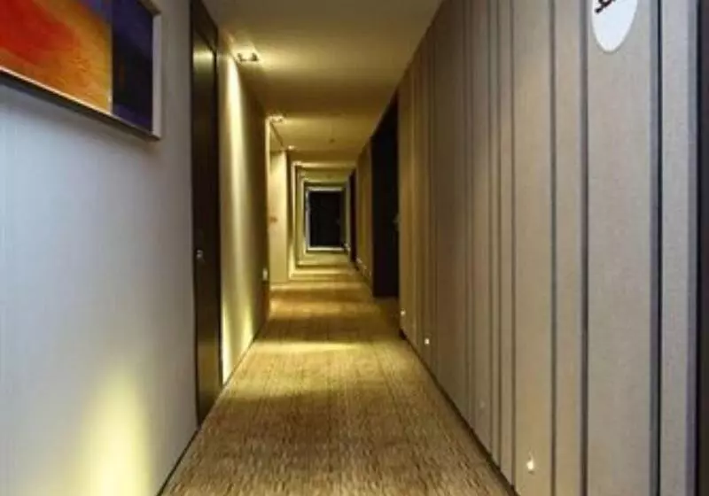 Fotos del hotel Grand Madison Qingdao Harbourview Central:  3