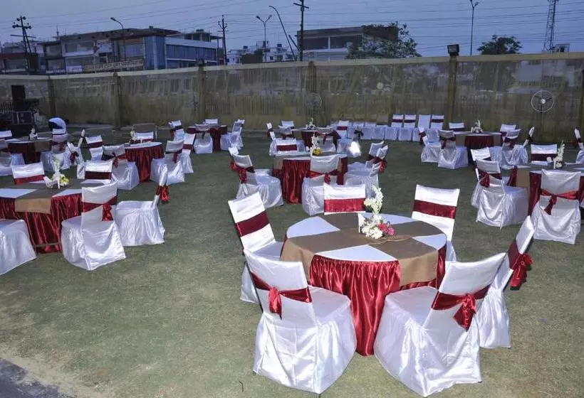 Fotos del hotel Sapna Clarks Inn:  14