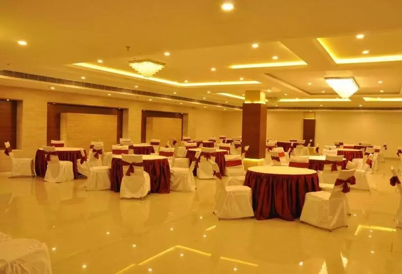 Fotos del hotel Sapna Clarks Inn:  10