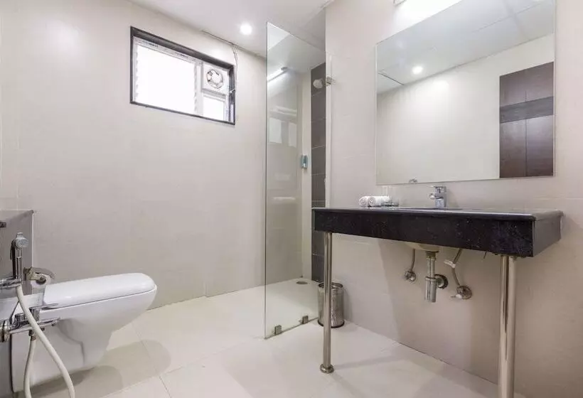 Fotos del hotel The Sanctum Suites Bel Road:  11